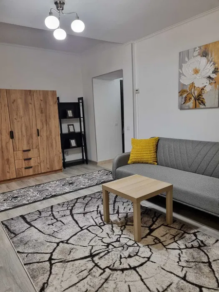 Piata Romana, Vand apartament cu 2 camere balcon 8,52m,ideal airbnb