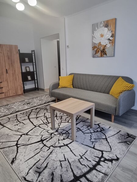 Piata Romana, Vand apartament cu 2 camere balcon 8,52m,ideal airbnb