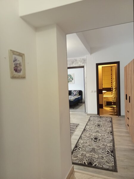 Piata Romana, Vand apartament cu 2 camere balcon 8,52m,ideal airbnb