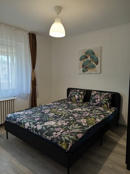 Piata Romana, Vand apartament cu 2 camere balcon 8,52m,ideal airbnb